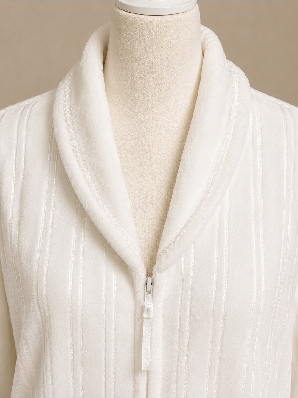 Secret Treasures Plush Zip Front Housecoat Robe XL Winter White Pockets - Picture 3 of 8